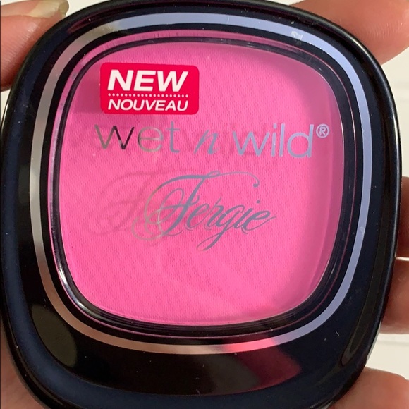 wet n wild Other - BNIB WET N WILD FERGIE AROUND THE CLOCK BLUSH wet n wild Other - BNIB WET N WILD FERGIE AROUND THE CLOCK BLUSH